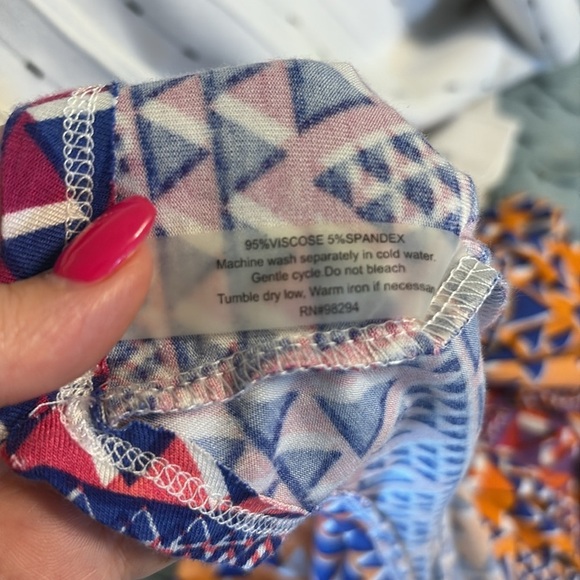 NWT Thomas & Olivia Geometric Patterned Women's cold shoulder Top tunic relax Sm - Picture 11 of 13